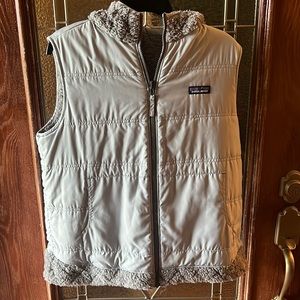 Ladies Reversible Patagonia Vest Gray Large NWOT